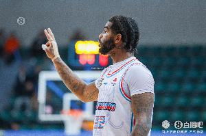 视频直播-炸裂隔扣难掩糟糕表现！克里斯16中4仅拿9分6板4助2断1帽