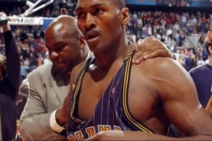 APP下载-在球场上动手，是要后悔一辈子的