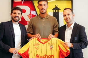 身价150万欧！官方：朗斯签下20岁斯特拉斯堡门将罗宾-雷瑟